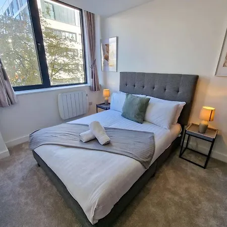 Free Parking: Old Trafford Apartment Manchester Exterior photo