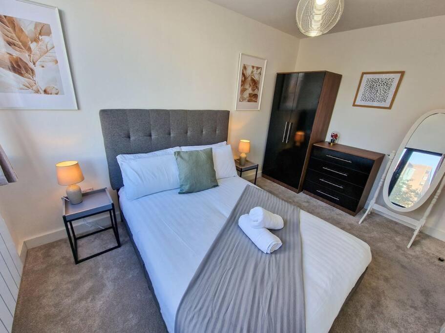 Free Parking: Old Trafford Apartment Manchester